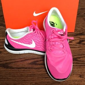 Nike Free 4.0 lightweight running shoes